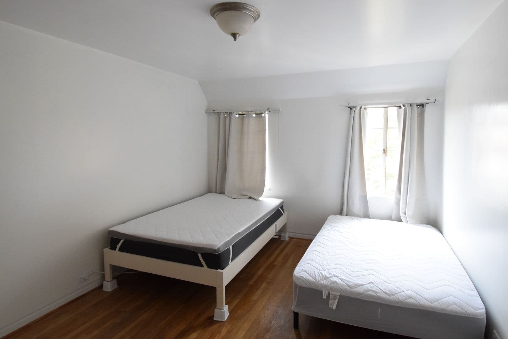 Los Angeles Apartment: 645-649 Midvale Ave.