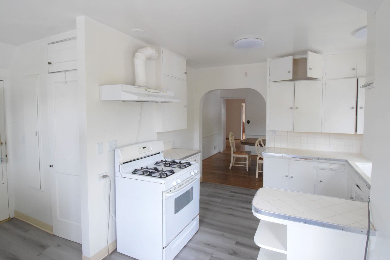 Los Angeles Apartment: 645-649 Midvale Ave.
