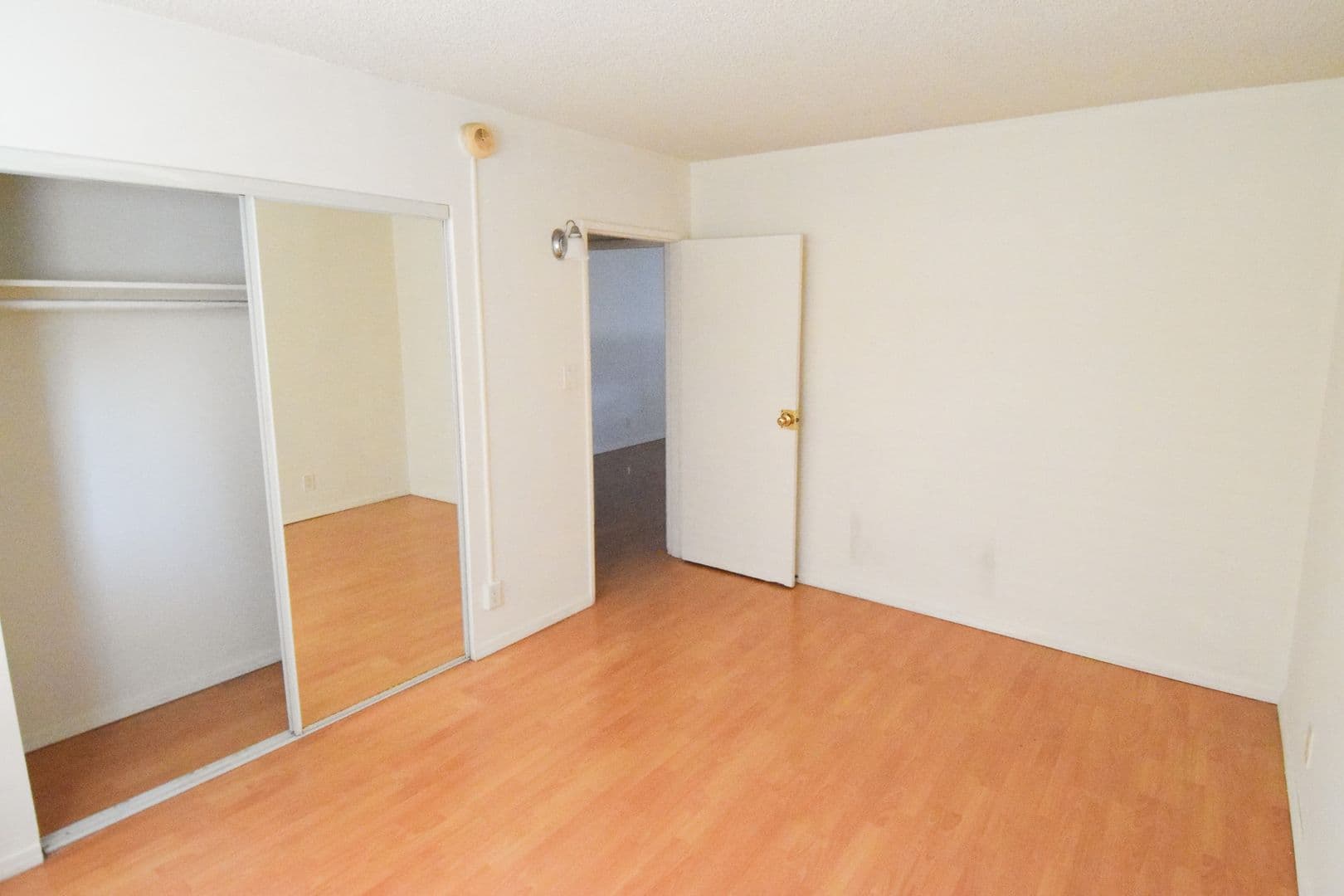 Santa Monica Apartment: 2041 Cloverfield Blvd