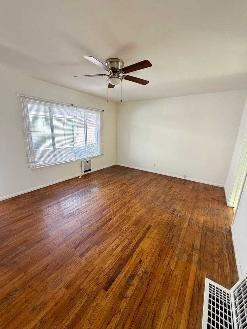 Santa Monica Apartment: 1132-1136 Pico Blvd.