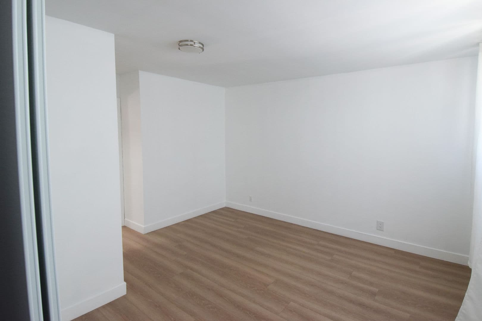 Beverly Hills Apartment: 120 South Canon Dr.