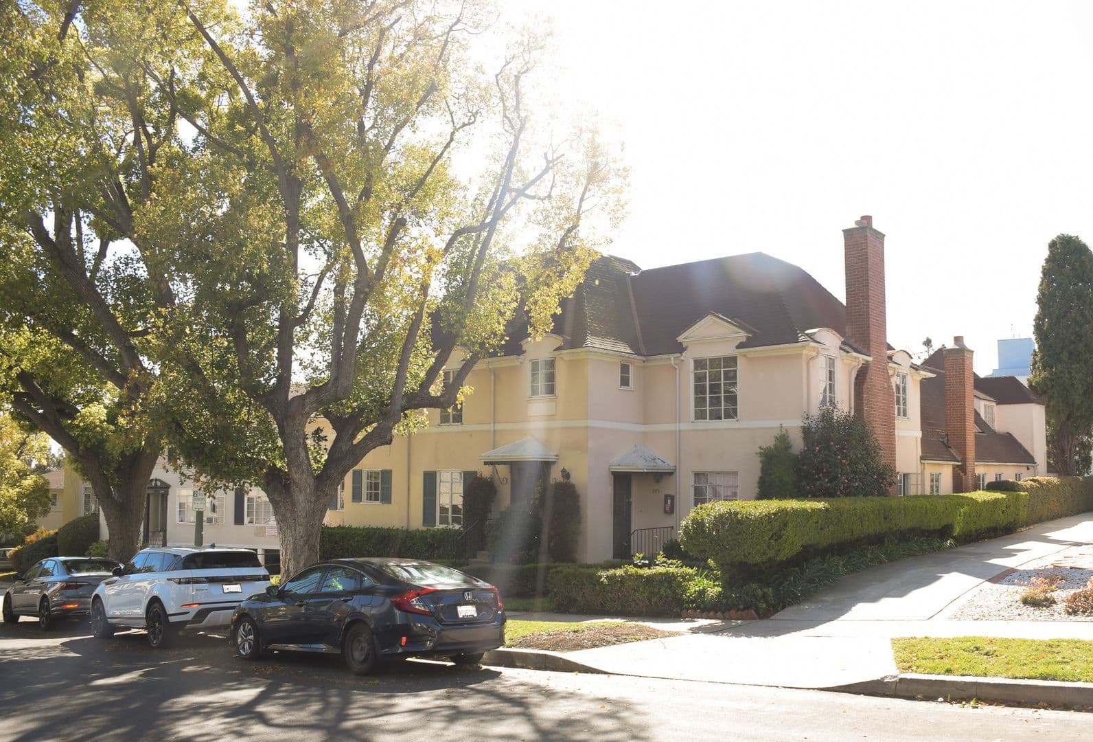 Los Angeles Apartment: 645-649 Midvale Ave.