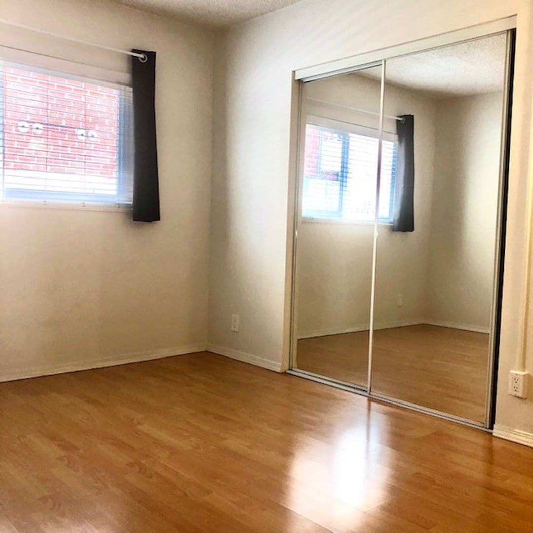 Santa Monica Apartment: 2041 Cloverfield Blvd