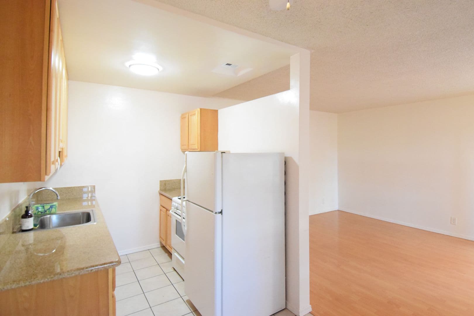 Santa Monica Apartment: 2041 Cloverfield Blvd