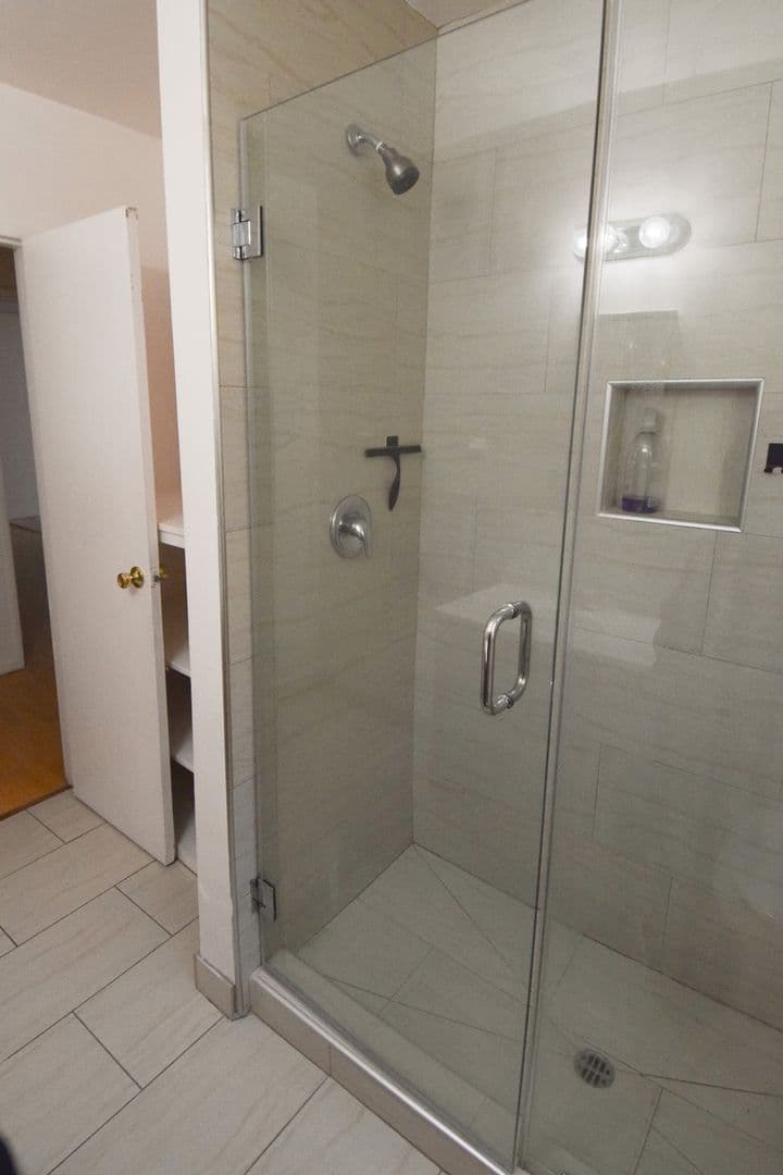 Santa Monica Apartment: 2041 Cloverfield Blvd