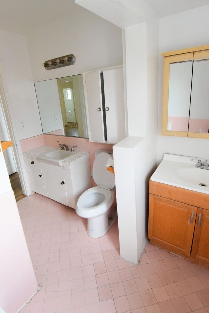 Los Angeles Apartment: 645-649 Midvale Ave.