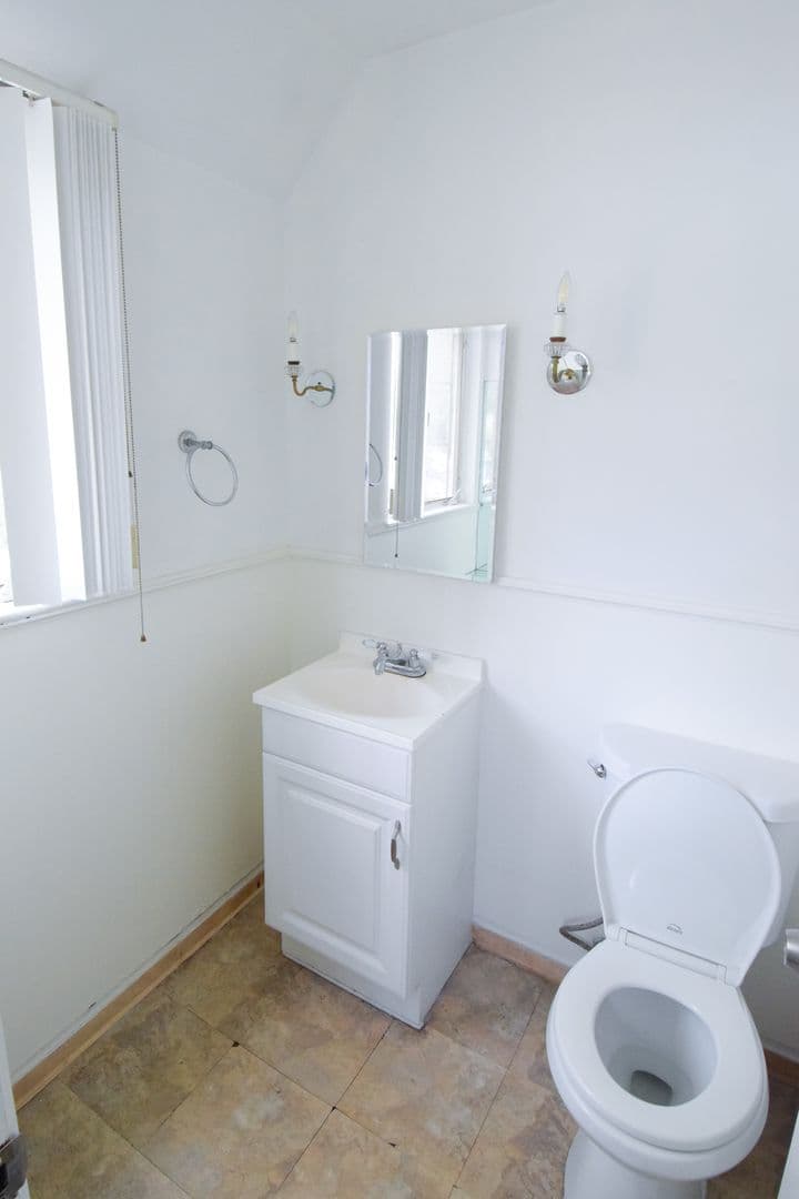 Los Angeles Apartment: 645-649 Midvale Ave.