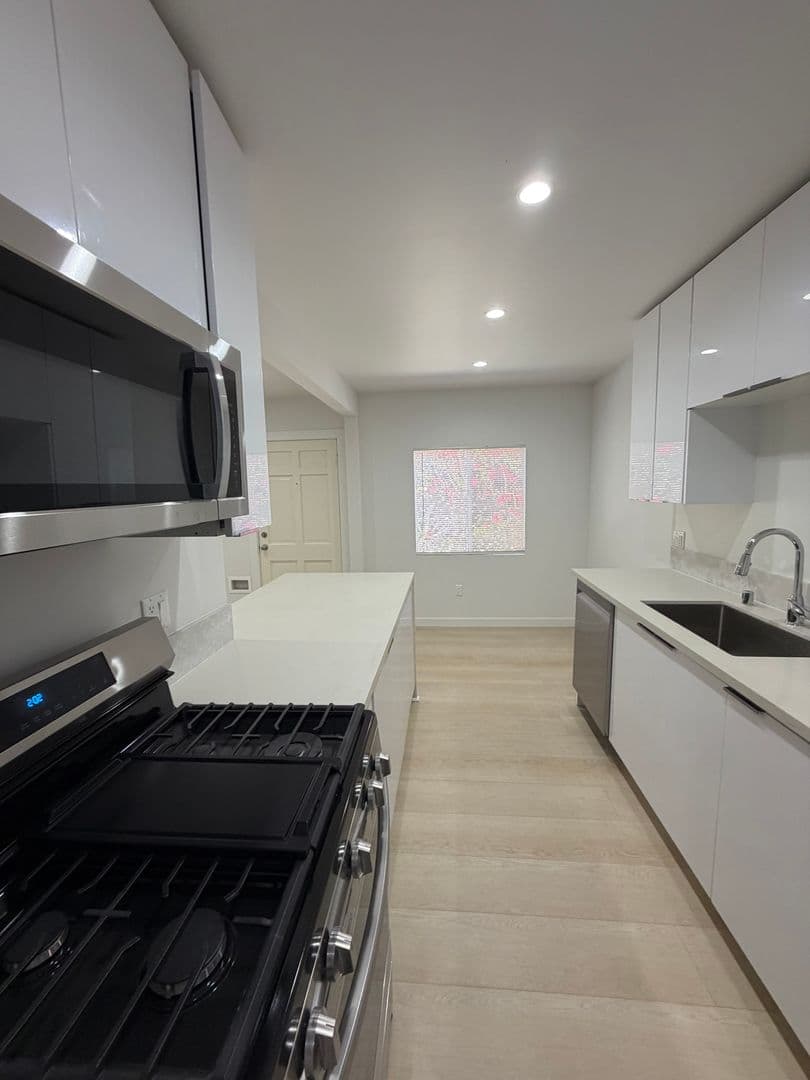 Santa Monica Apartment: 1837 Euclid St.