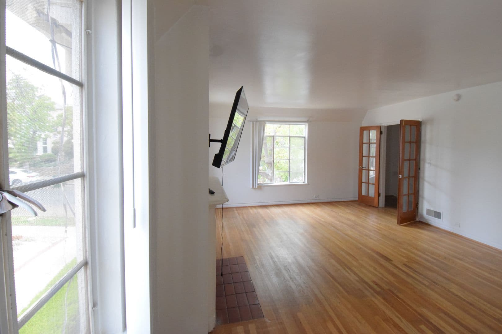 Los Angeles Apartment: 645-649 Midvale Ave.