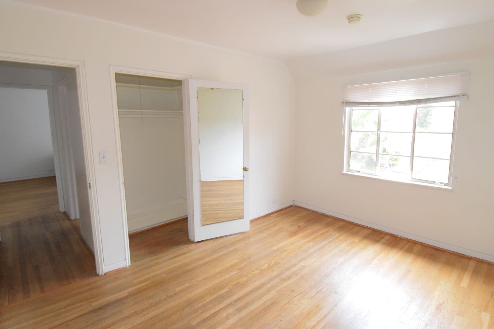 Los Angeles Apartment: 645-649 Midvale Ave.