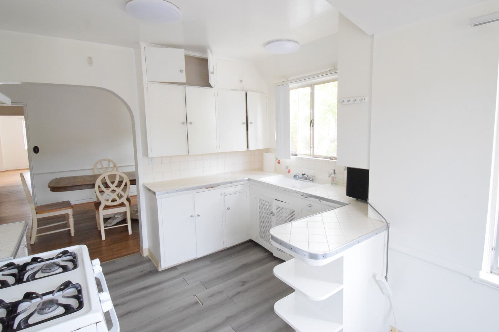 Los Angeles Apartment: 645-649 Midvale Ave.