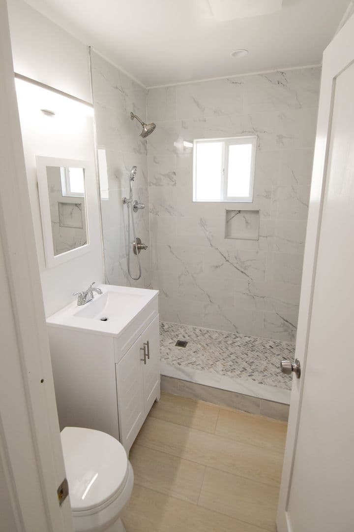 Santa Monica Apartment: 1837 Euclid St.