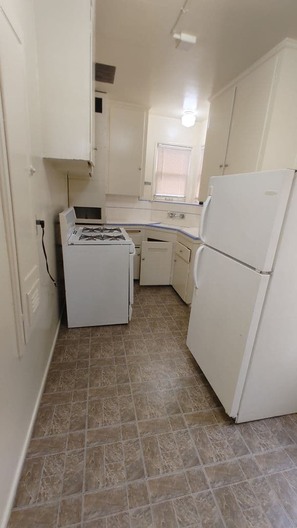 Los Angeles Apartment: 807 W. 30th St.