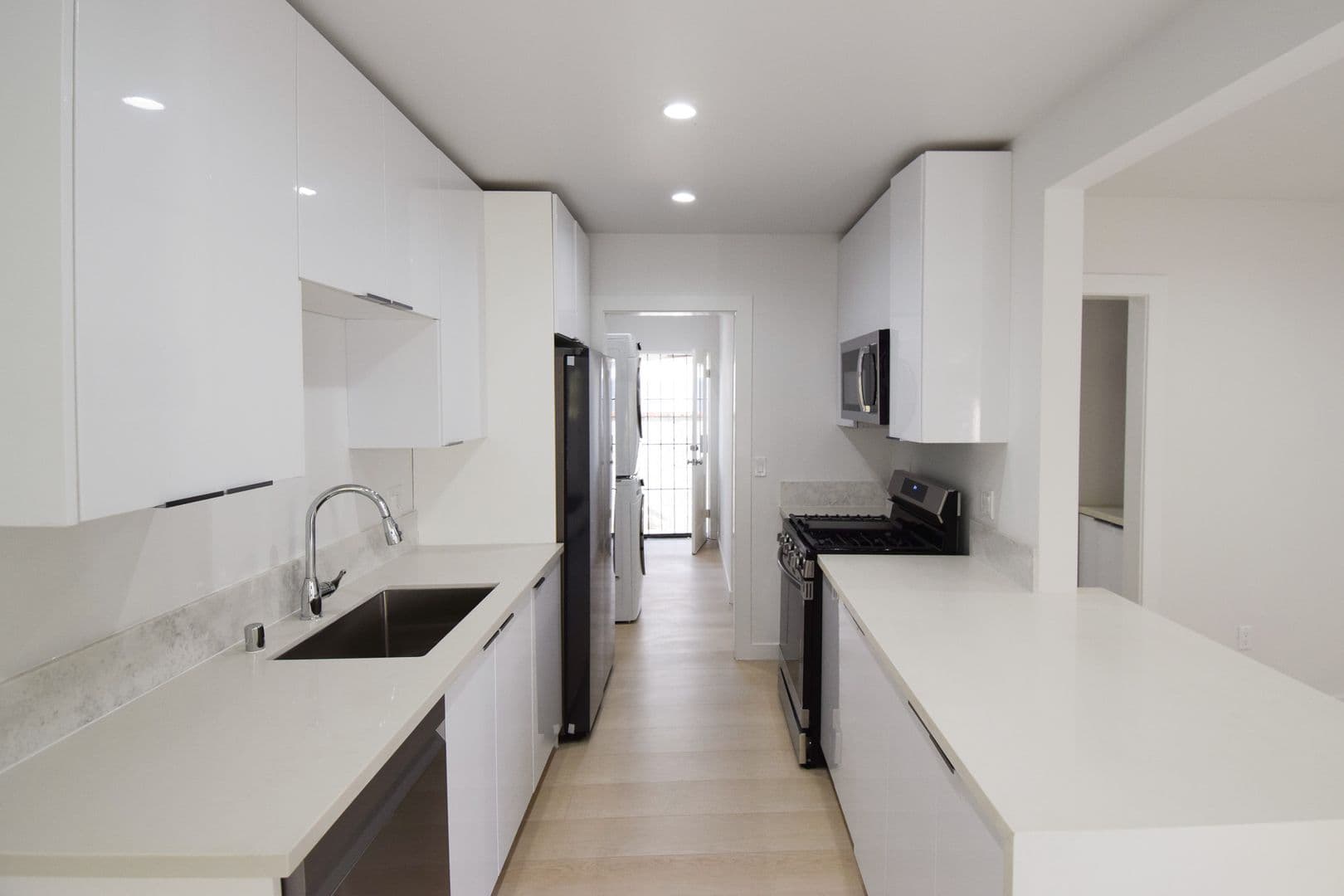 Santa Monica Apartment: 1837 Euclid St.