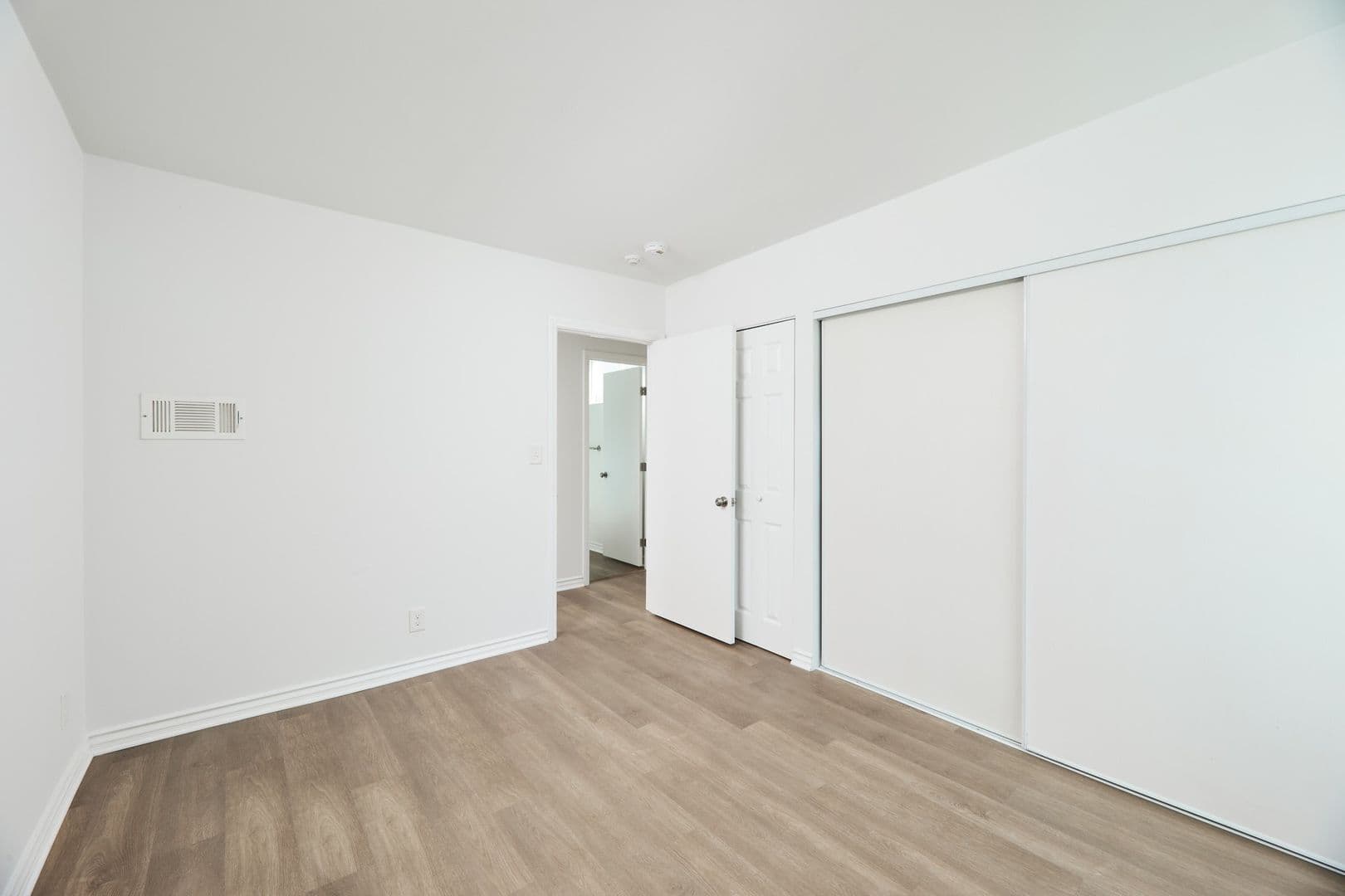 Santa Monica Apartment: 2643 Centinela Ave.