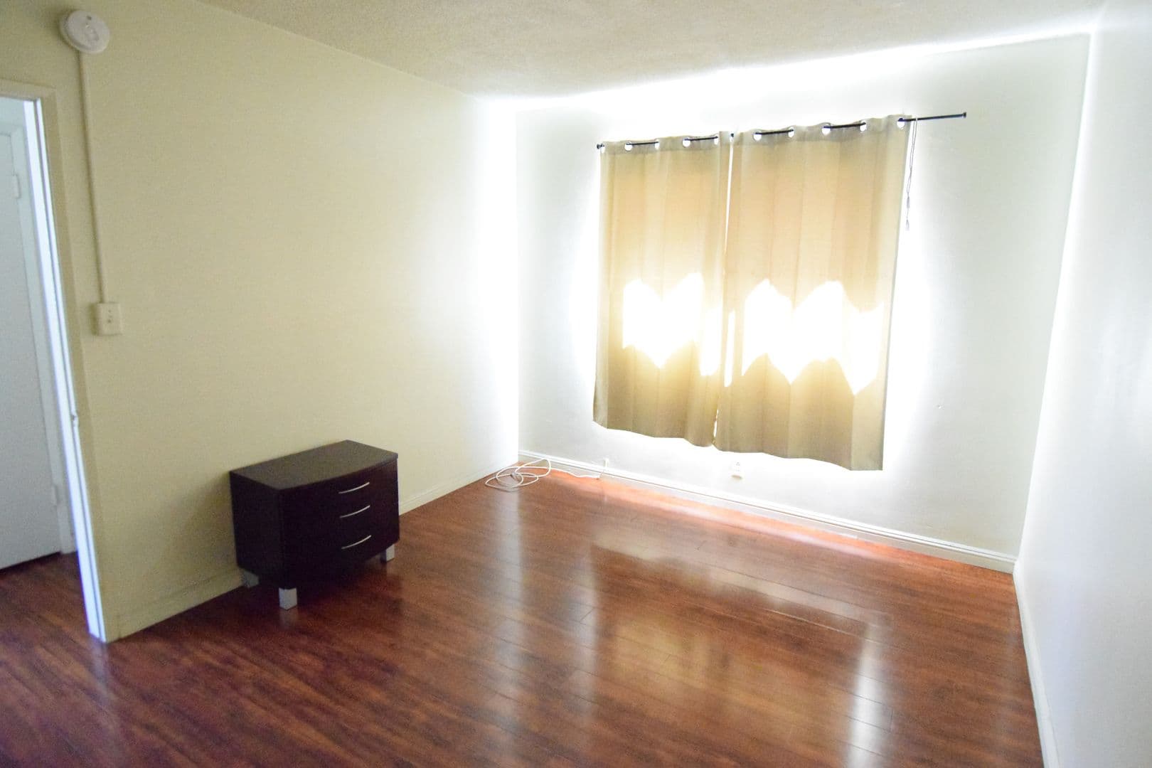Los Angeles Apartment: 2618 Ellendale Pl.