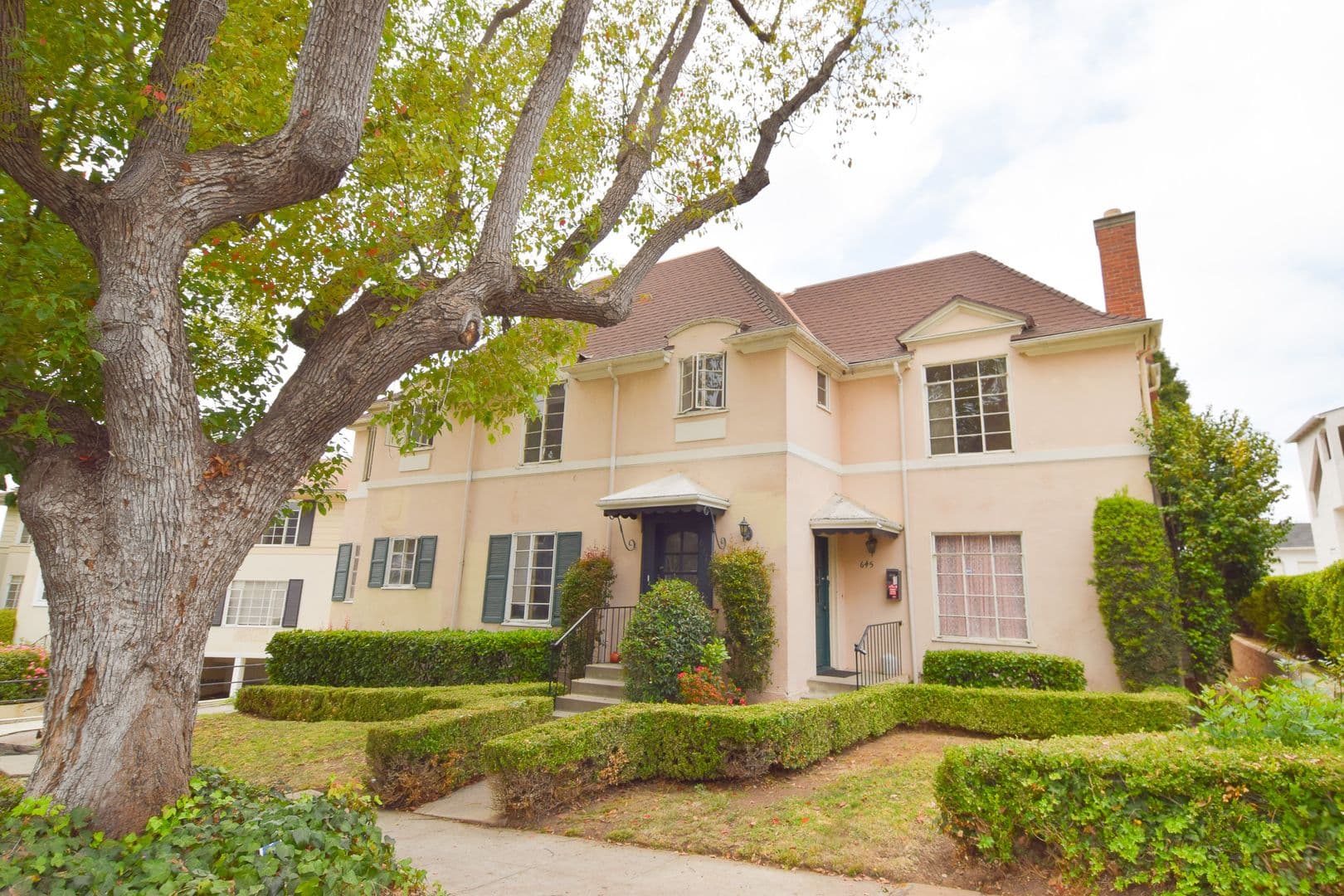 Los Angeles Apartment: 645-649 Midvale Ave.