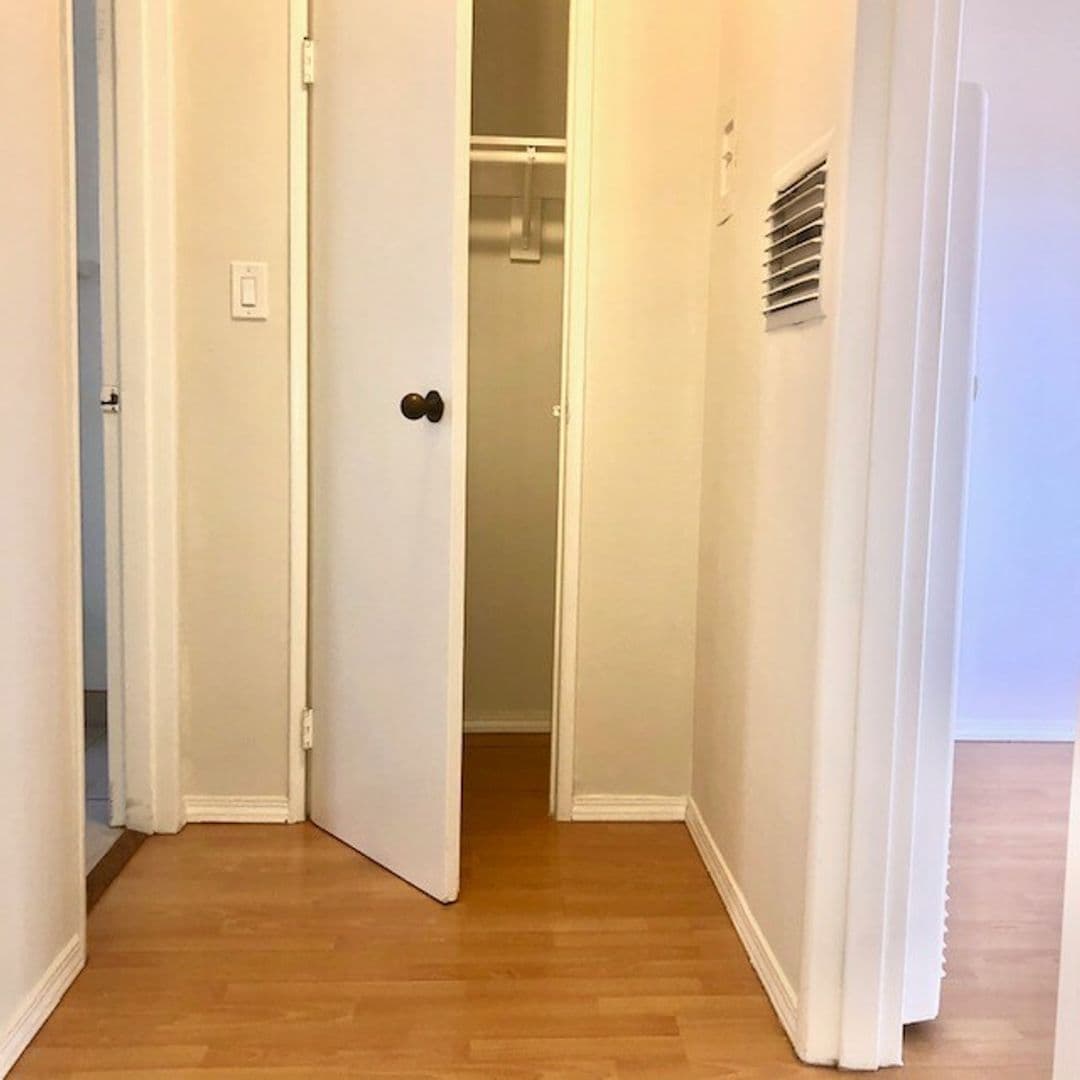 Santa Monica Apartment: 2041 Cloverfield Blvd