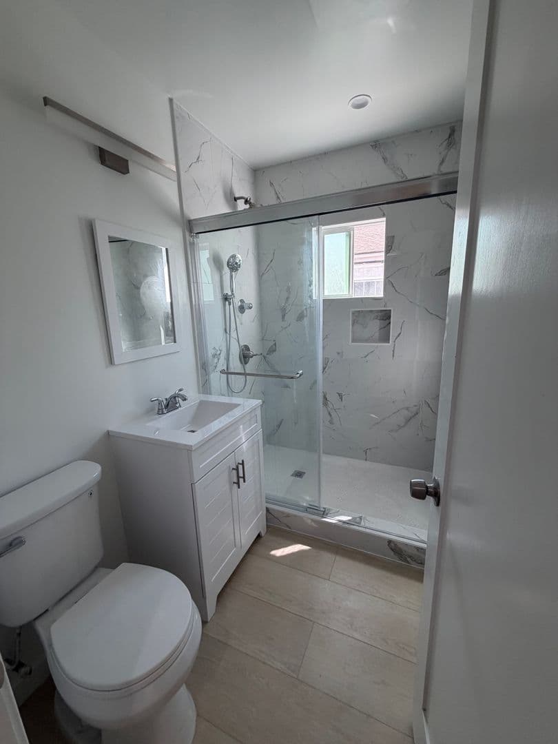 Santa Monica Apartment: 1837 Euclid St.