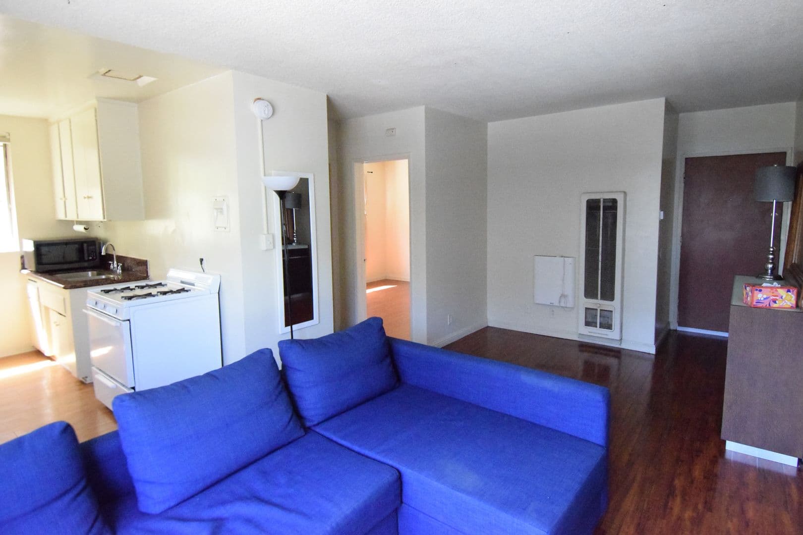 Los Angeles Apartment: 2618 Ellendale Pl.