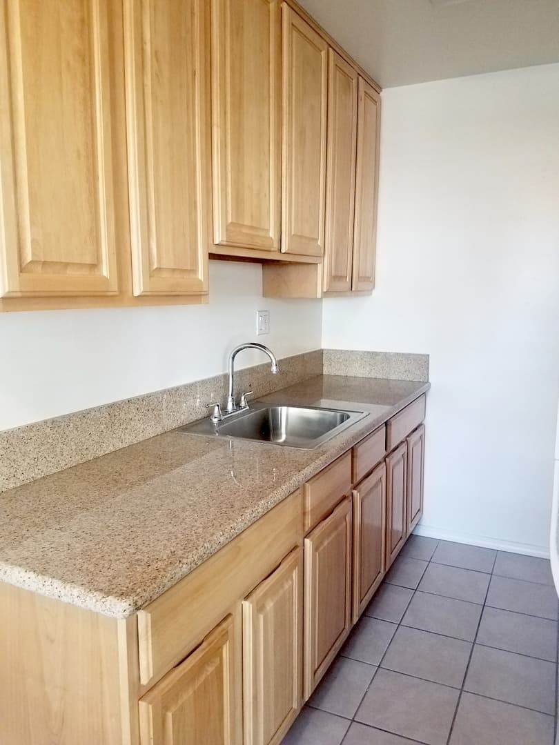 Santa Monica Apartment: 2041 Cloverfield Blvd