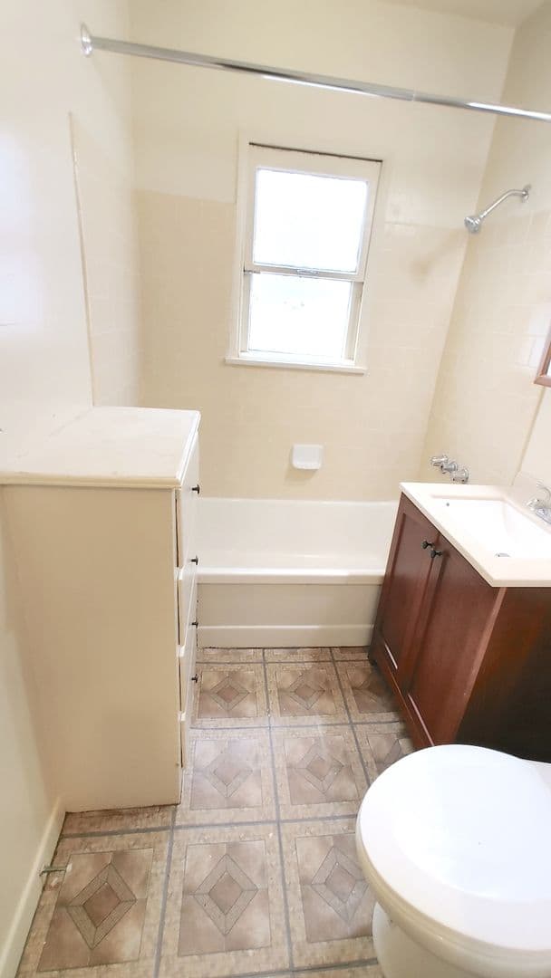 Los Angeles Apartment: 807 W. 30th St.
