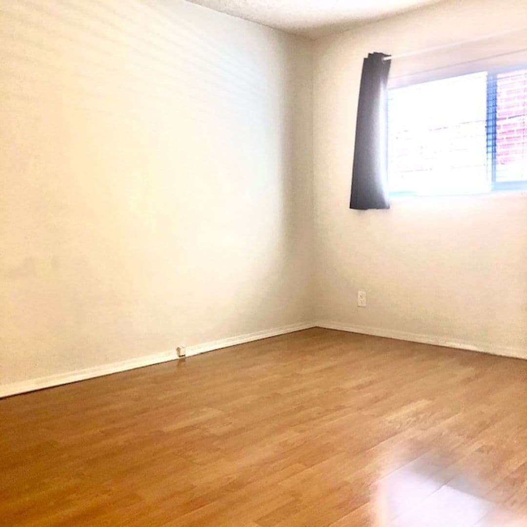 Santa Monica Apartment: 2041 Cloverfield Blvd