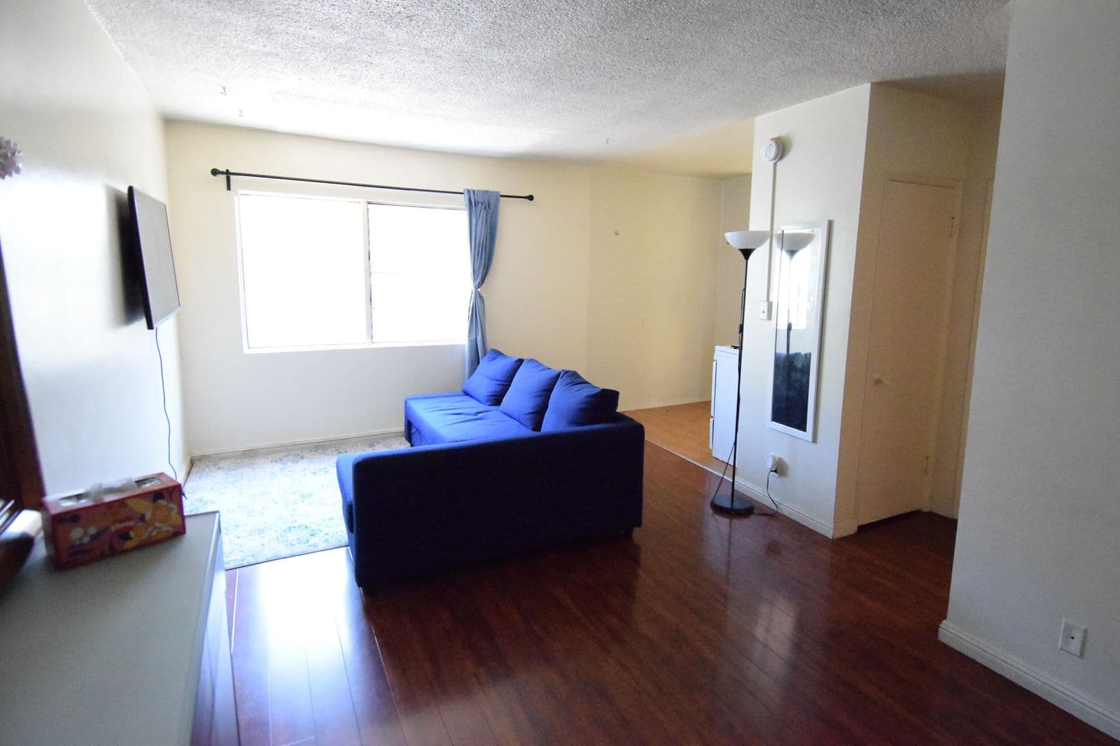 Los Angeles Apartment: 2618 Ellendale Pl.