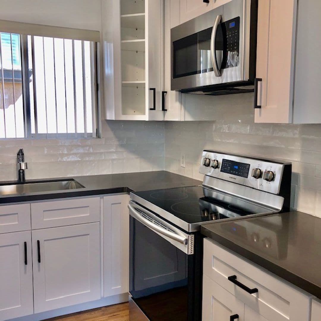 Santa Monica Apartment: 621 San Vicente Blvd