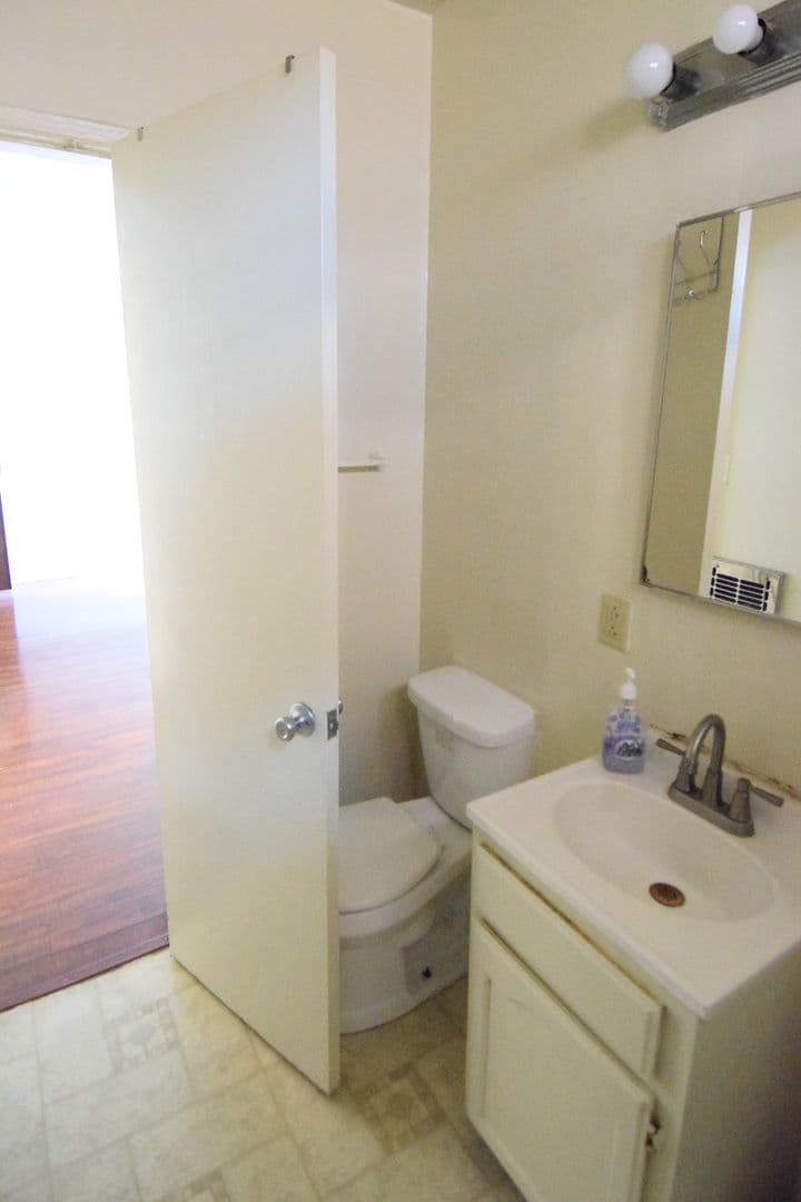 Los Angeles Apartment: 2618 Ellendale Pl.