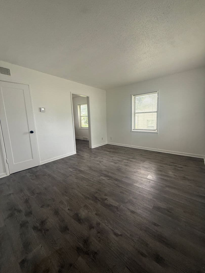 Kansas City Apartment: 9523-9525 Charlotte St