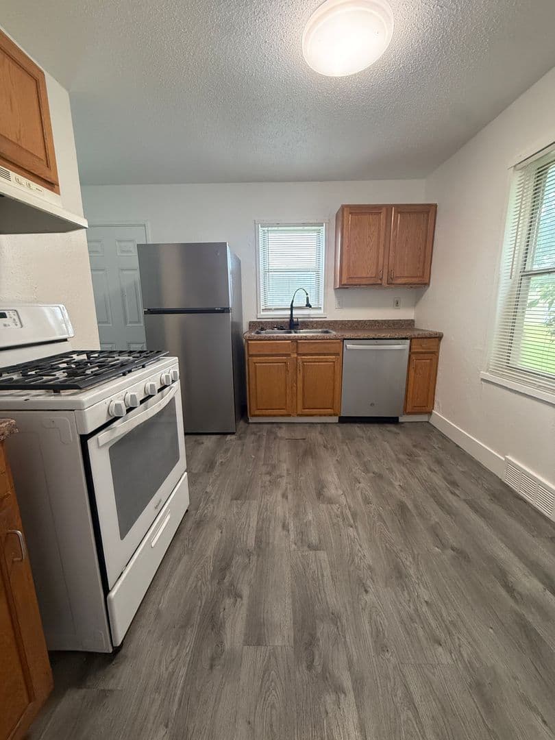 Kansas City Apartment: 9523-9525 Charlotte St