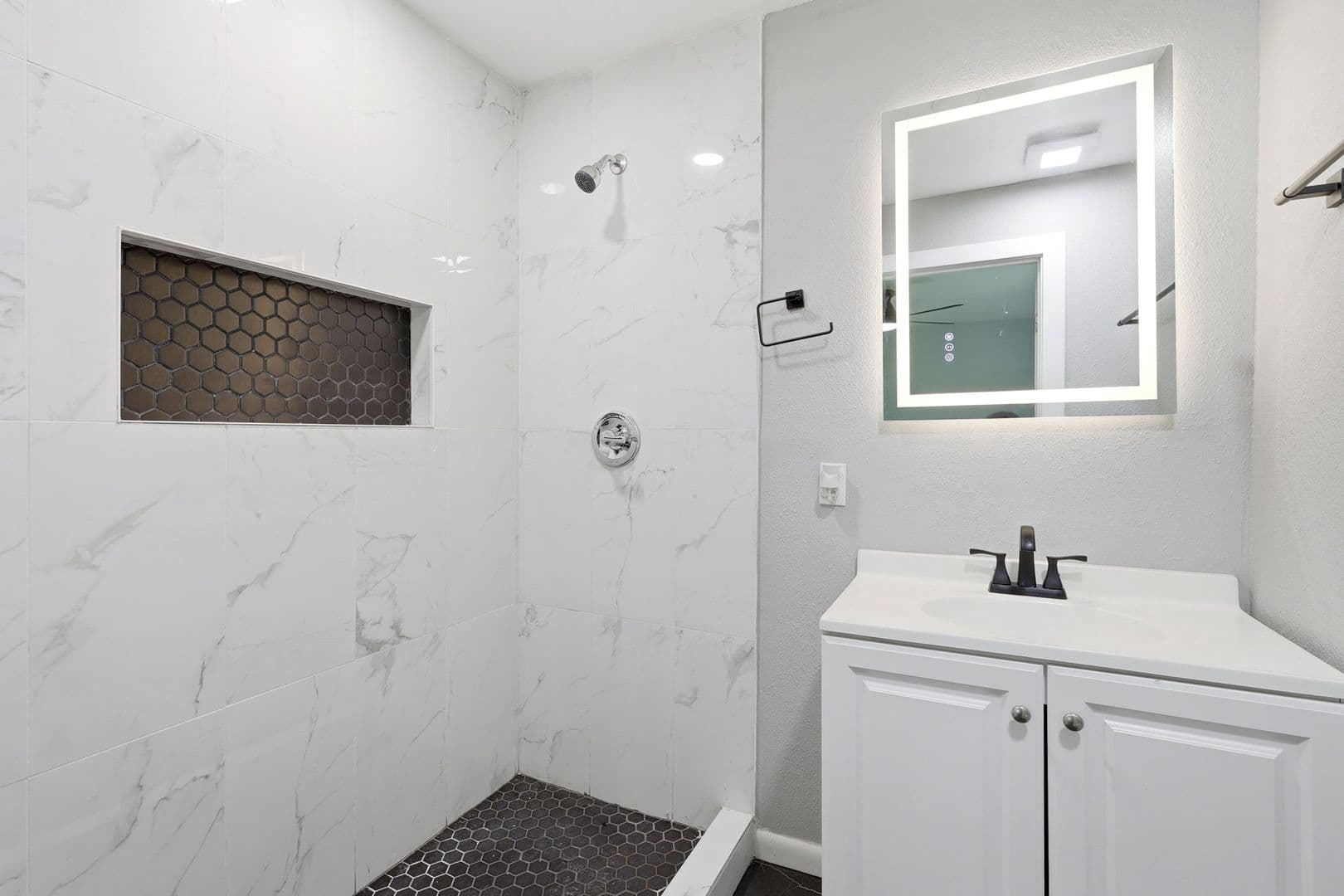 Kansas City House: 2602 NW 86th St