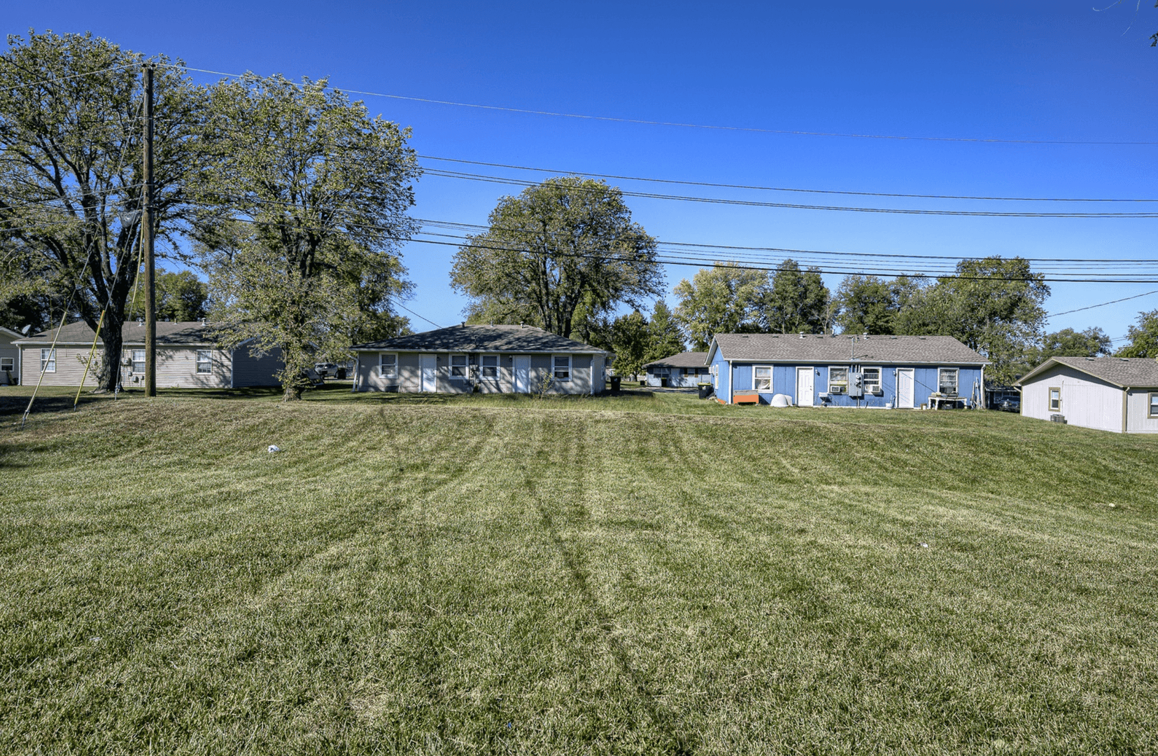 Grandview Apartment: 6106 E 153rd Terrace