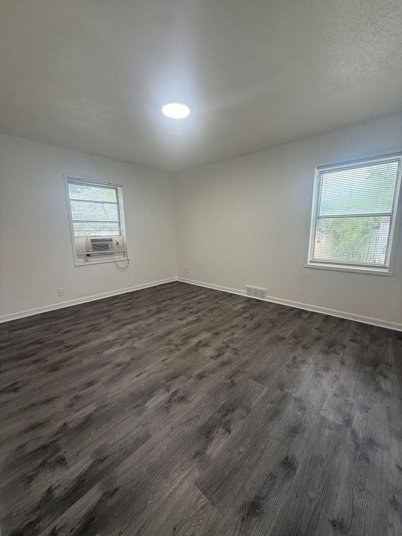 Kansas City Apartment: 9523-9525 Charlotte St