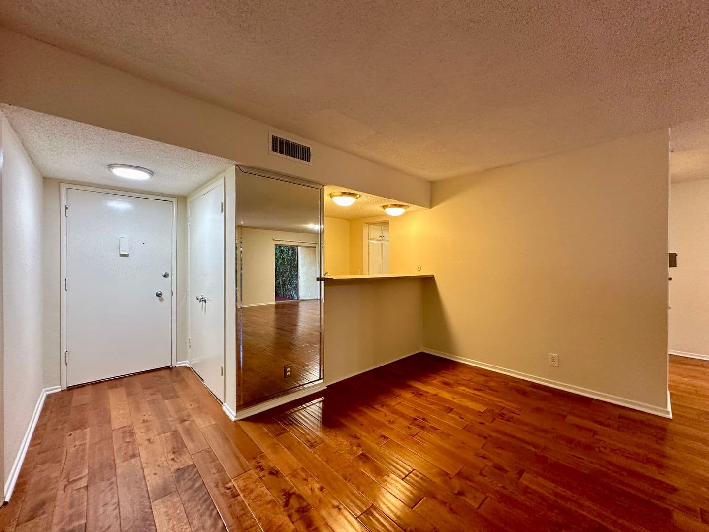 Sherman Oaks Apartment: 14400 Addison St.