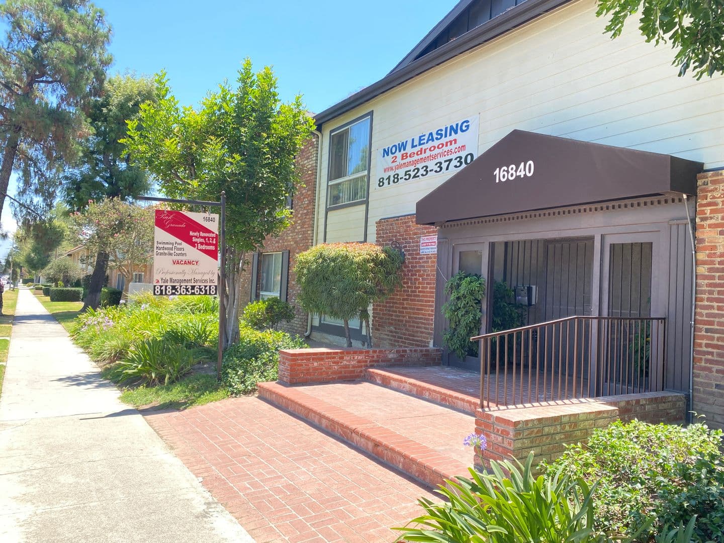 Granada Hills Apartment: 16840 Chatsworth Street