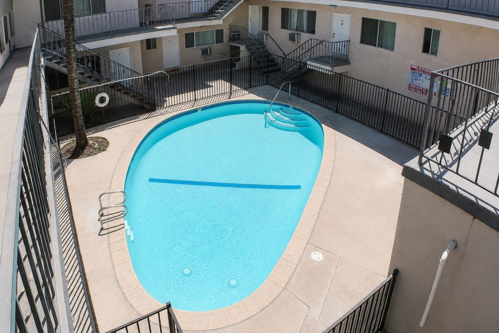 Van Nuys Apartment: 15120 Victory Blvd