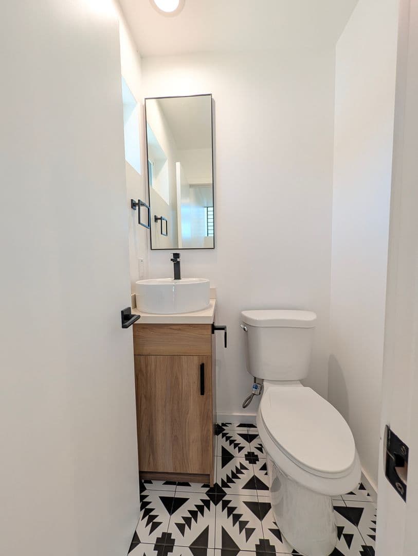 Studio City Apartment: 4260 Laurel Canyon Blvd.