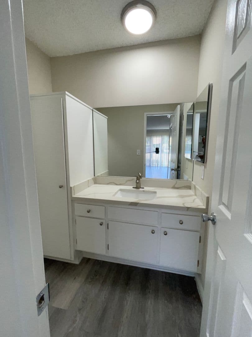 Canoga Park Apartment: 7909 Topanga Canyon Blvd