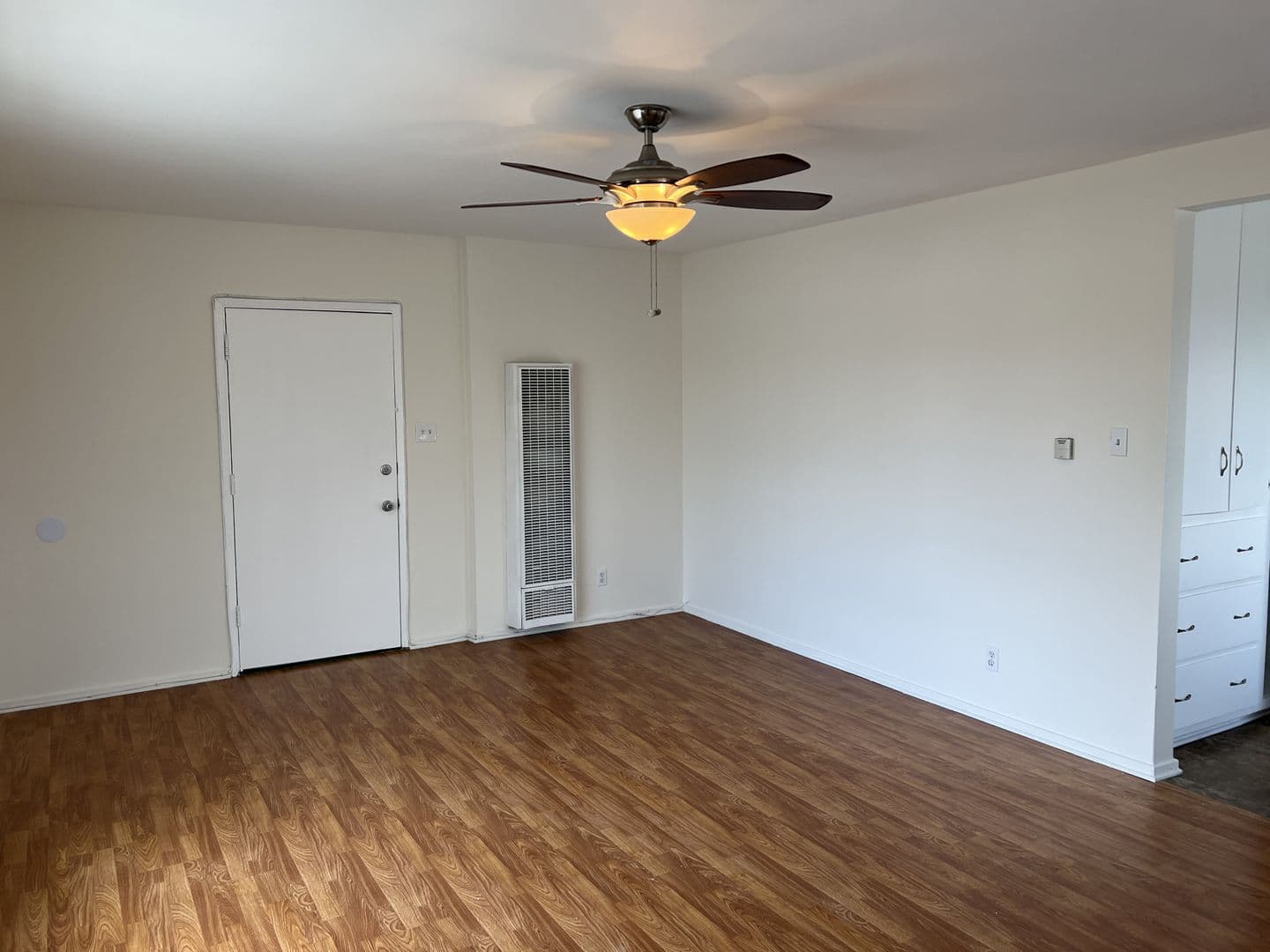North Hollywood Apartment: 6805 Bellaire Ave.