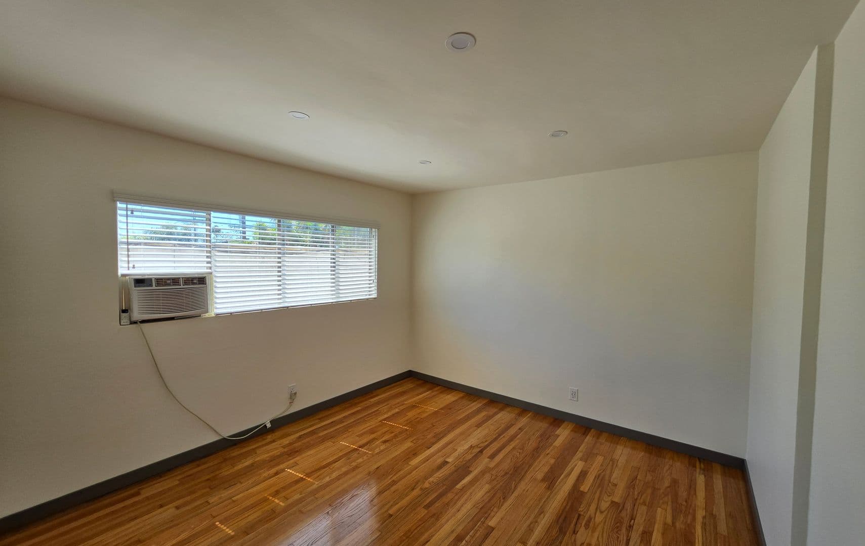 Los Angeles Apartment: 815 N. Fuller Ave,