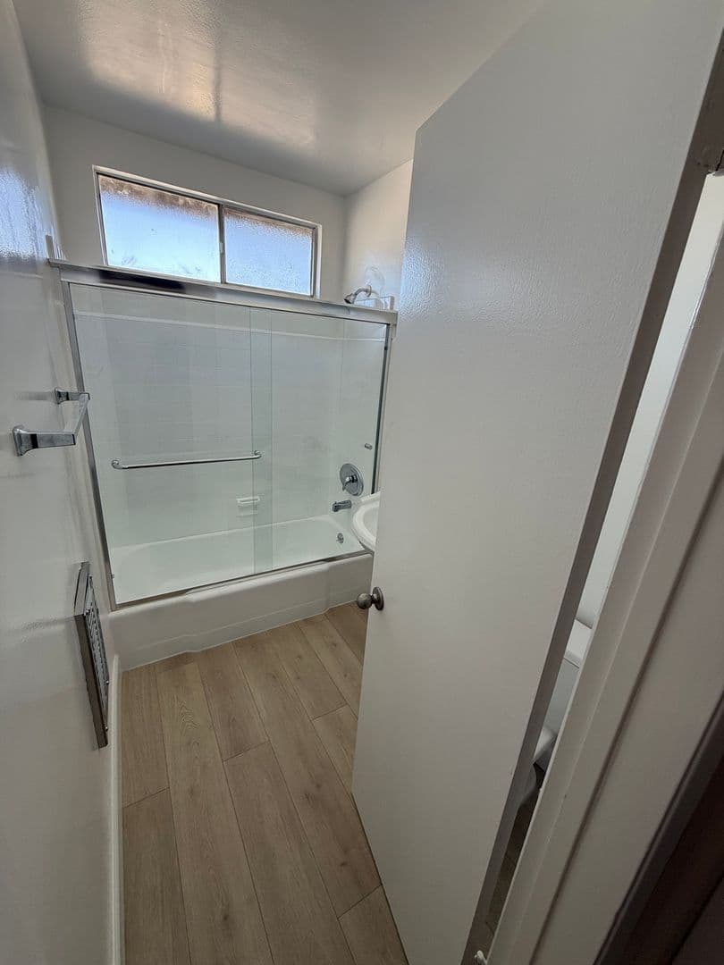 Winnetka Apartment: 20501 Vanowen Street