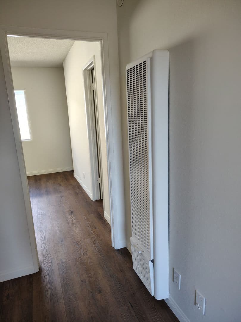 Reseda Apartment: 7521 & 7528 Canby Ave.