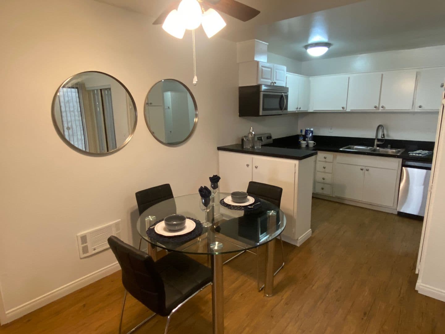Tarzana Apartment: 18339-18347 Collins St