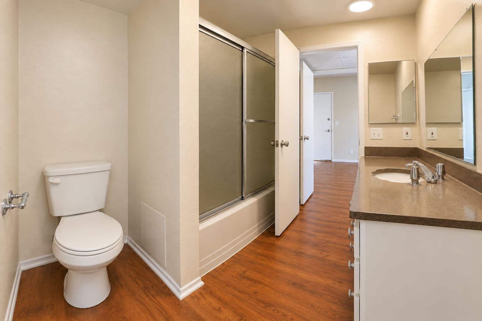 Van Nuys Apartment: 17339 Vanowen Street