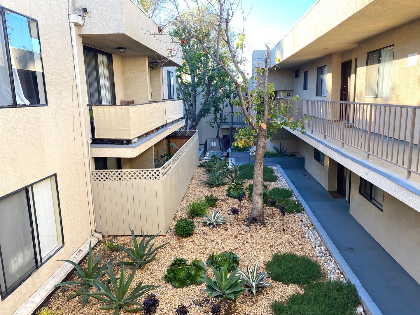 North Hollywood Apartment: 10822 Otsego Street