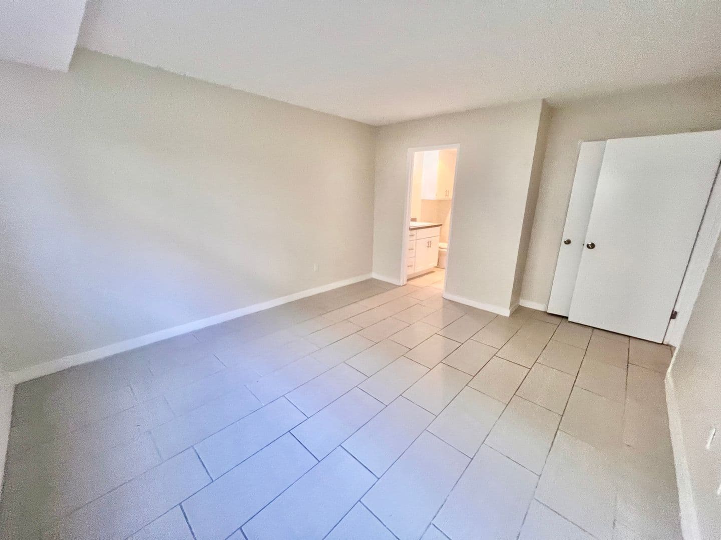 North Hills Apartment: 8533 Columbus Ave.