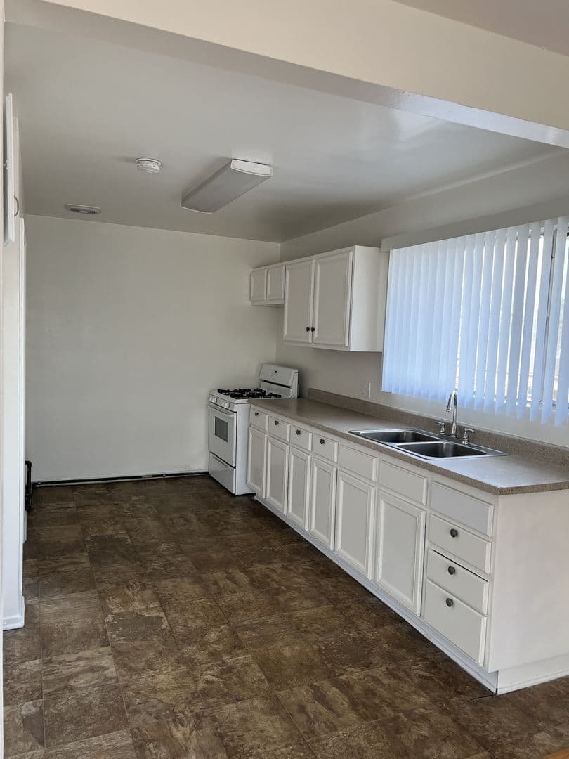 North Hollywood Apartment: 6805 Bellaire Ave.