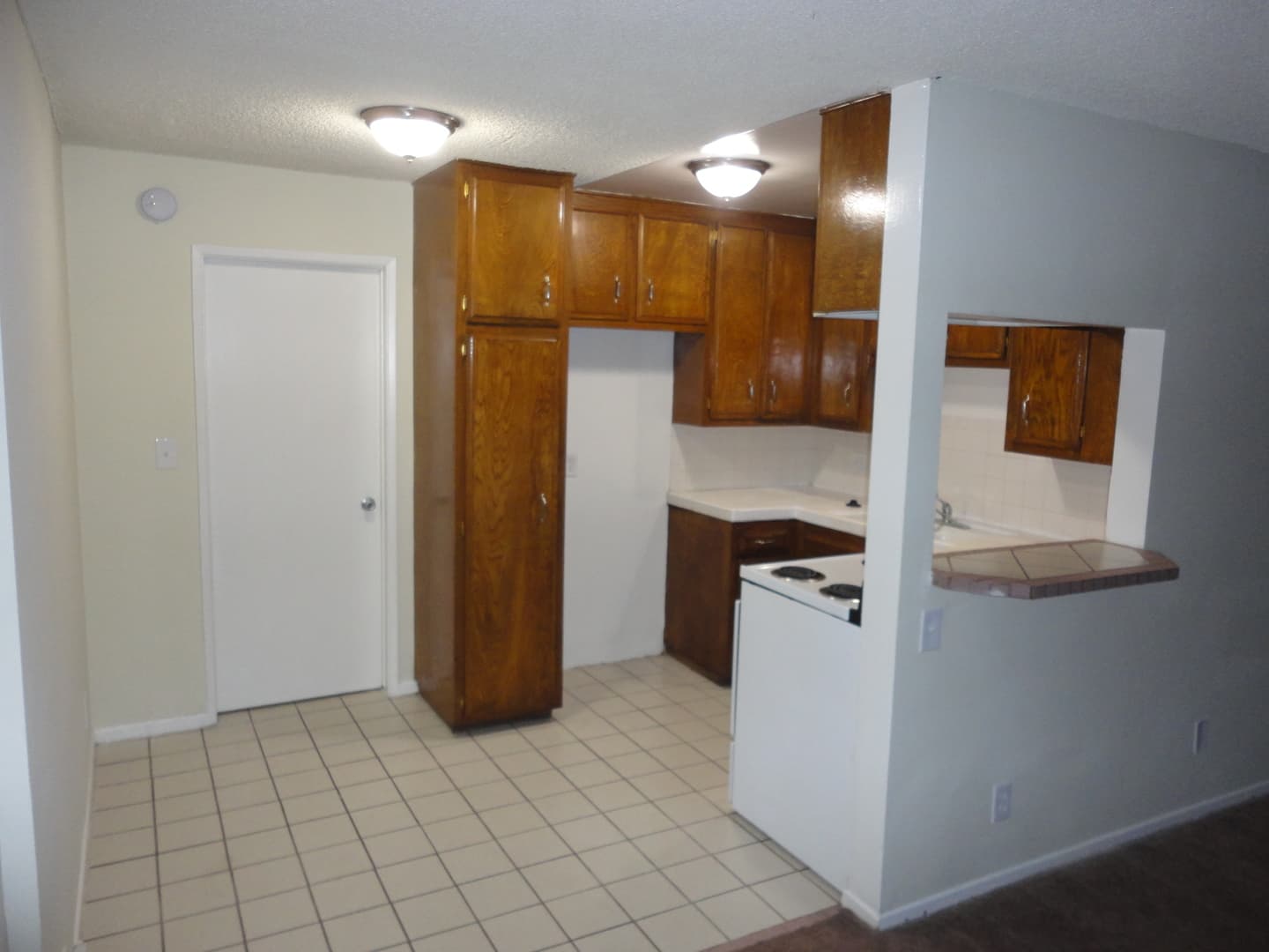 Van Nuys Apartment: 14744 Friar Street